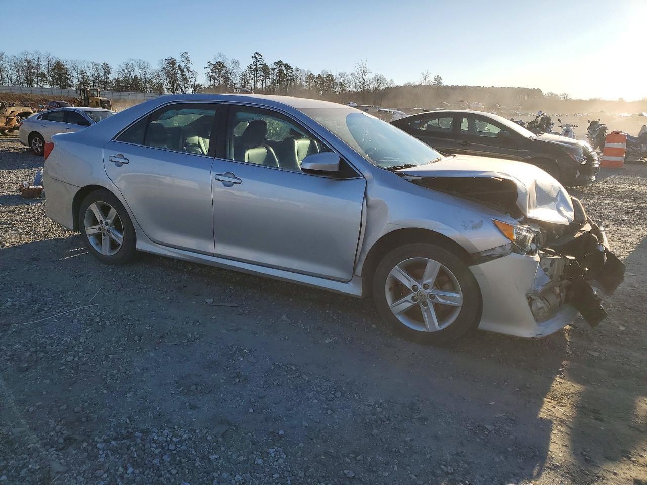 2014 TOYOTA CAMRY