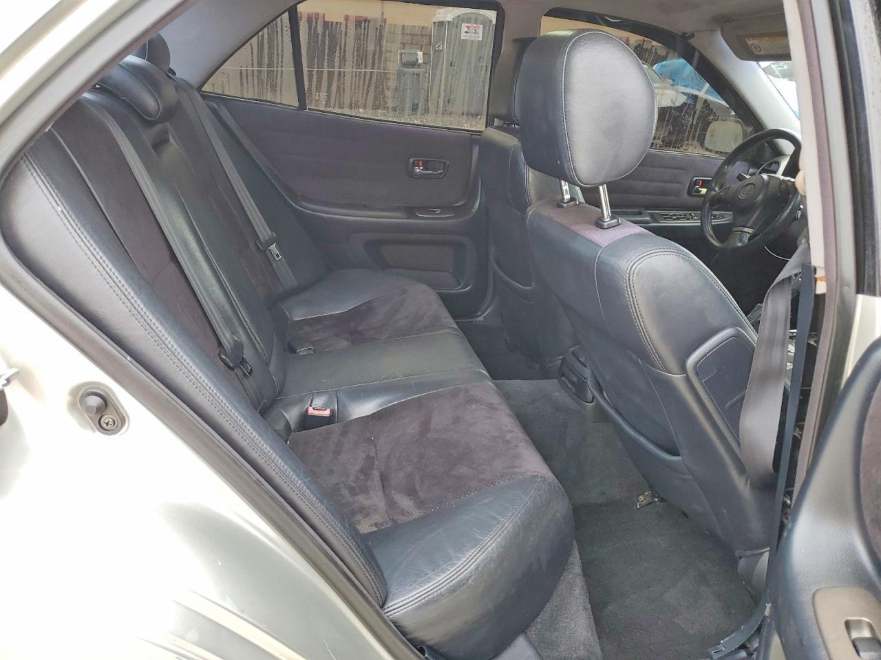 2001 LEXUS IS 300