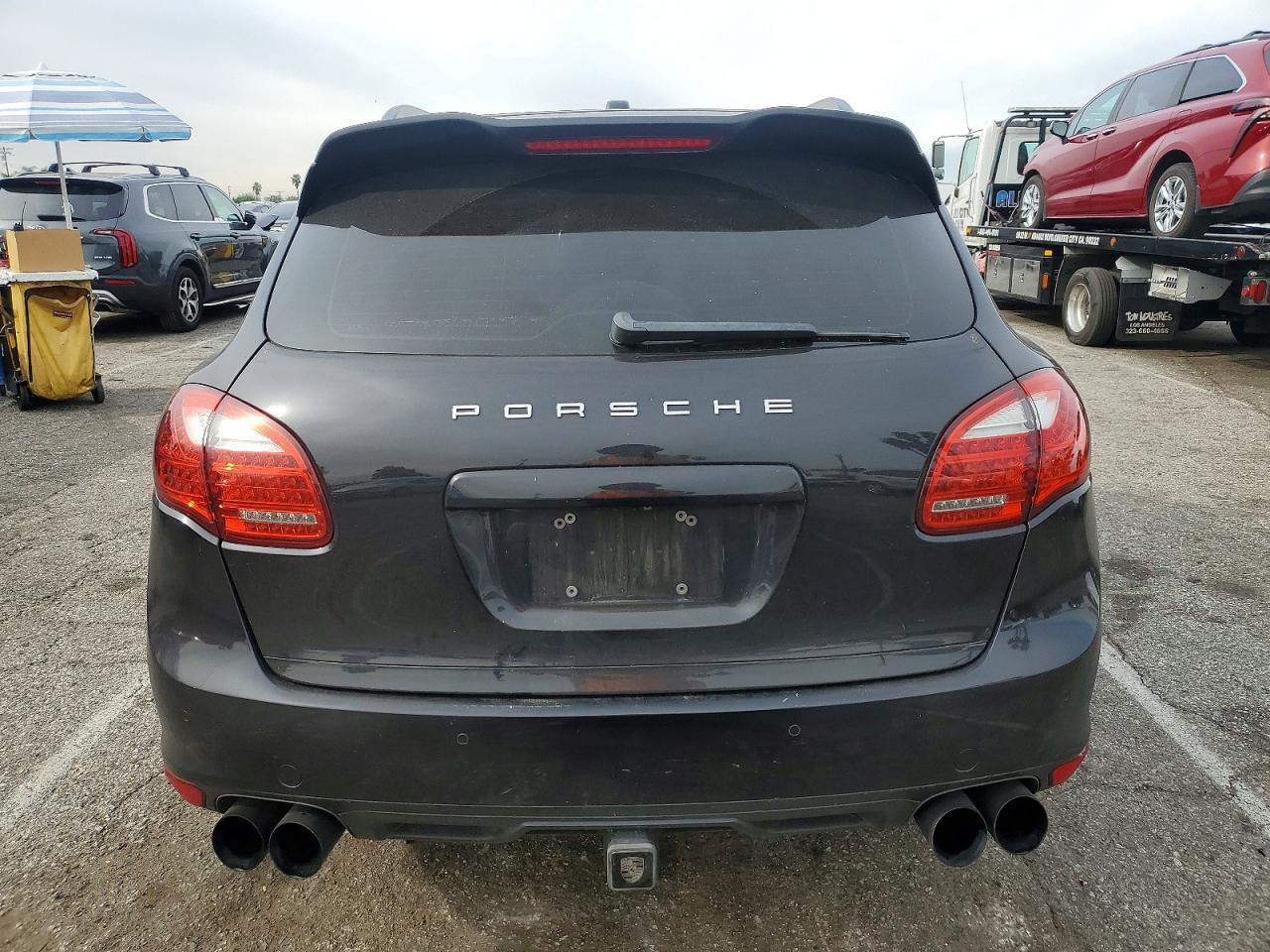 2014 PORSCHE CAYENNE