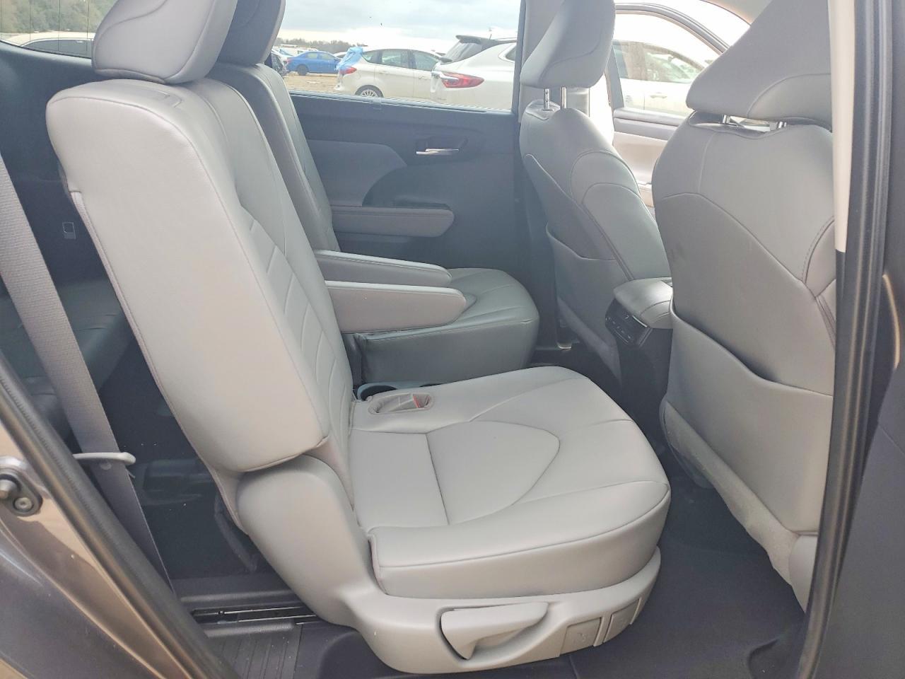 2021 TOYOTA HIGHLANDER