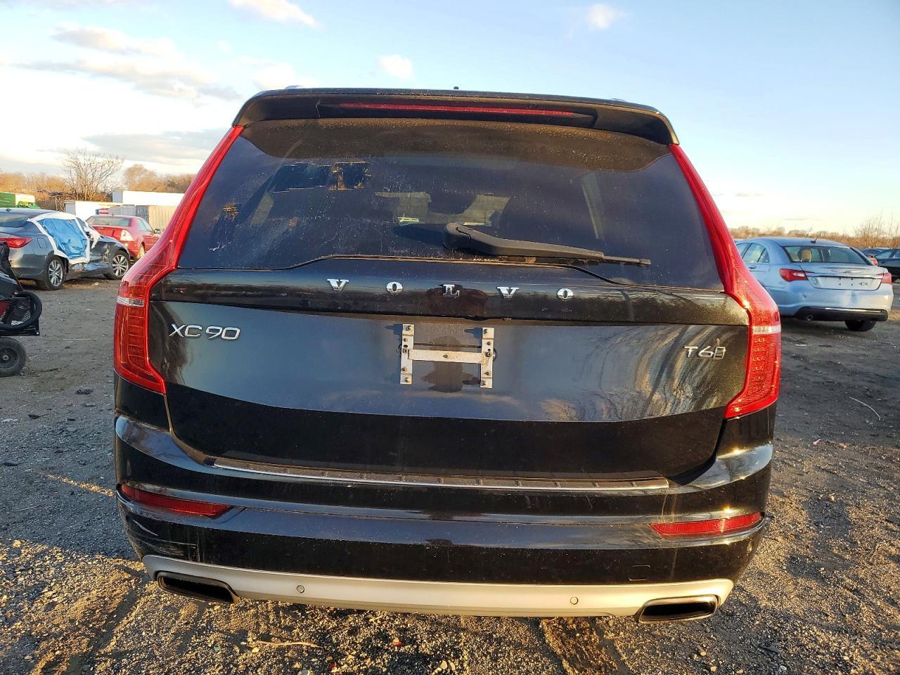 2017 VOLVO XC90