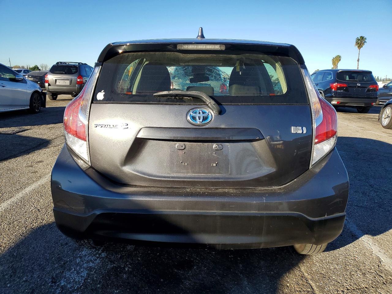 2017 TOYOTA Prius c