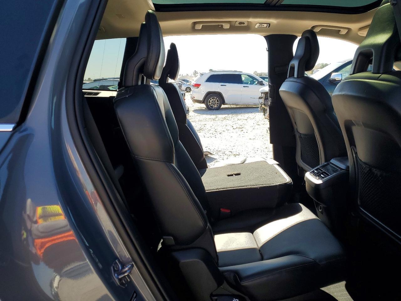 2020 VOLVO XC90
