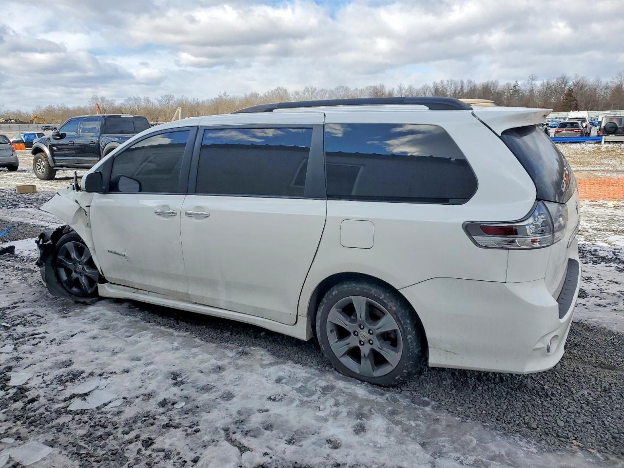 2015 TOYOTA SIENNA