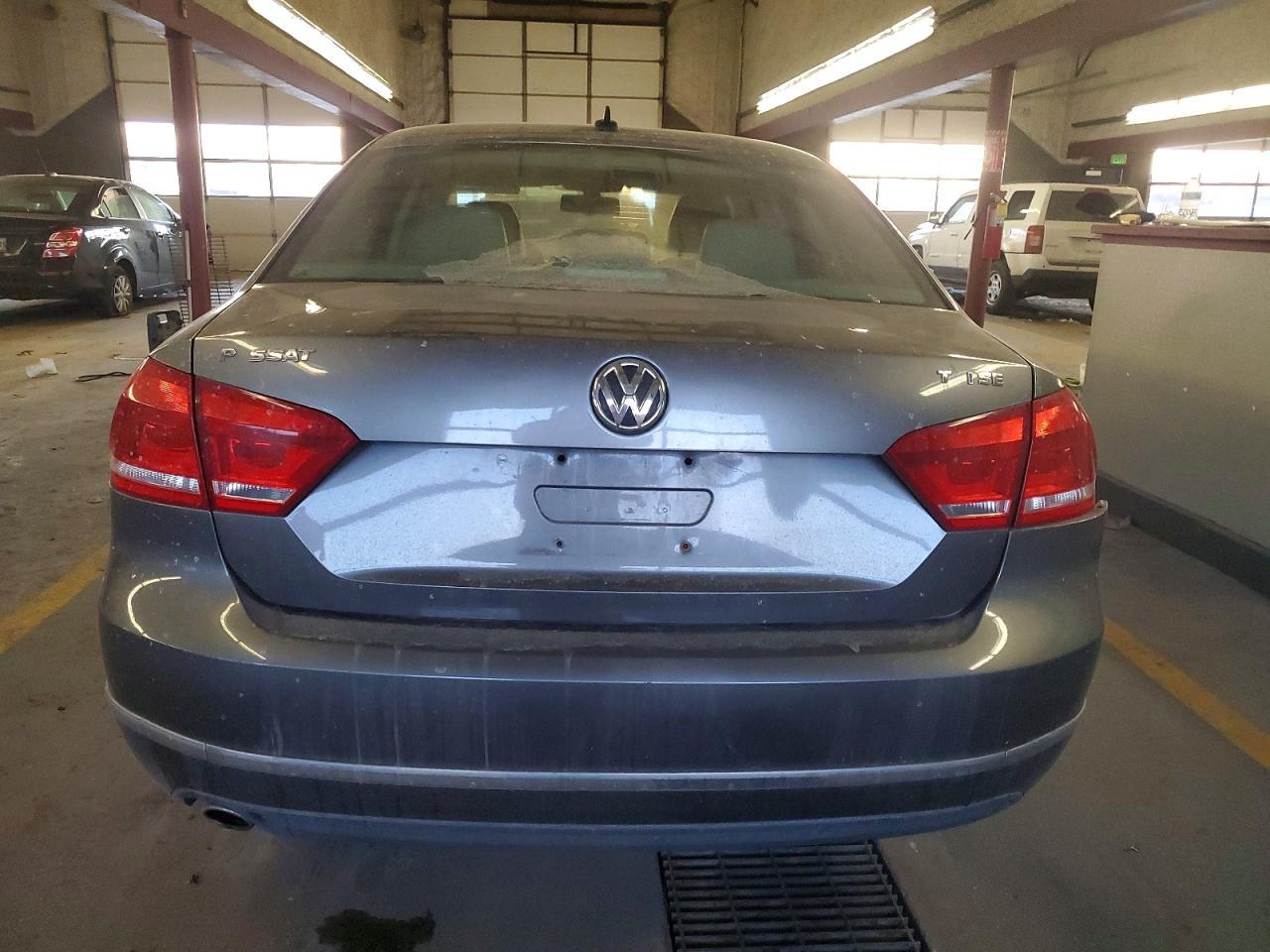 2012 VOLKSWAGEN Passat