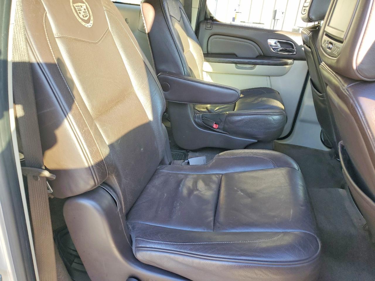 2012 CADILLAC Escalade ESV