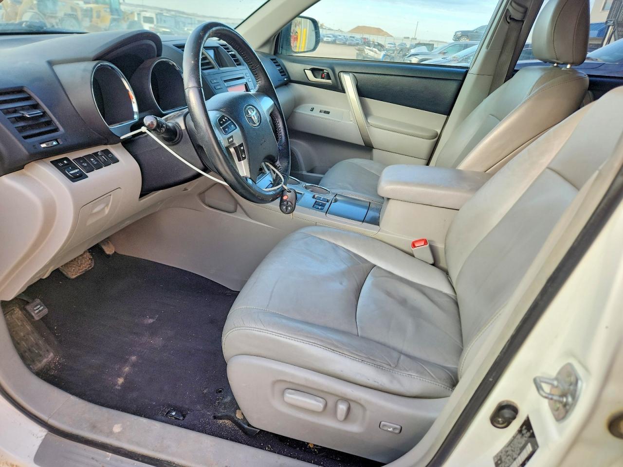 2011 TOYOTA HIGHLANDER
