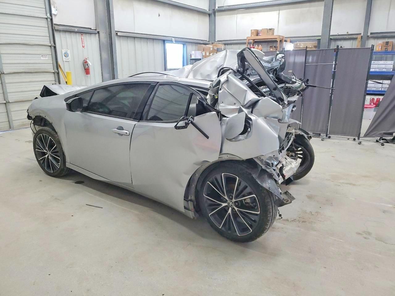 2024 TOYOTA PRIUS
