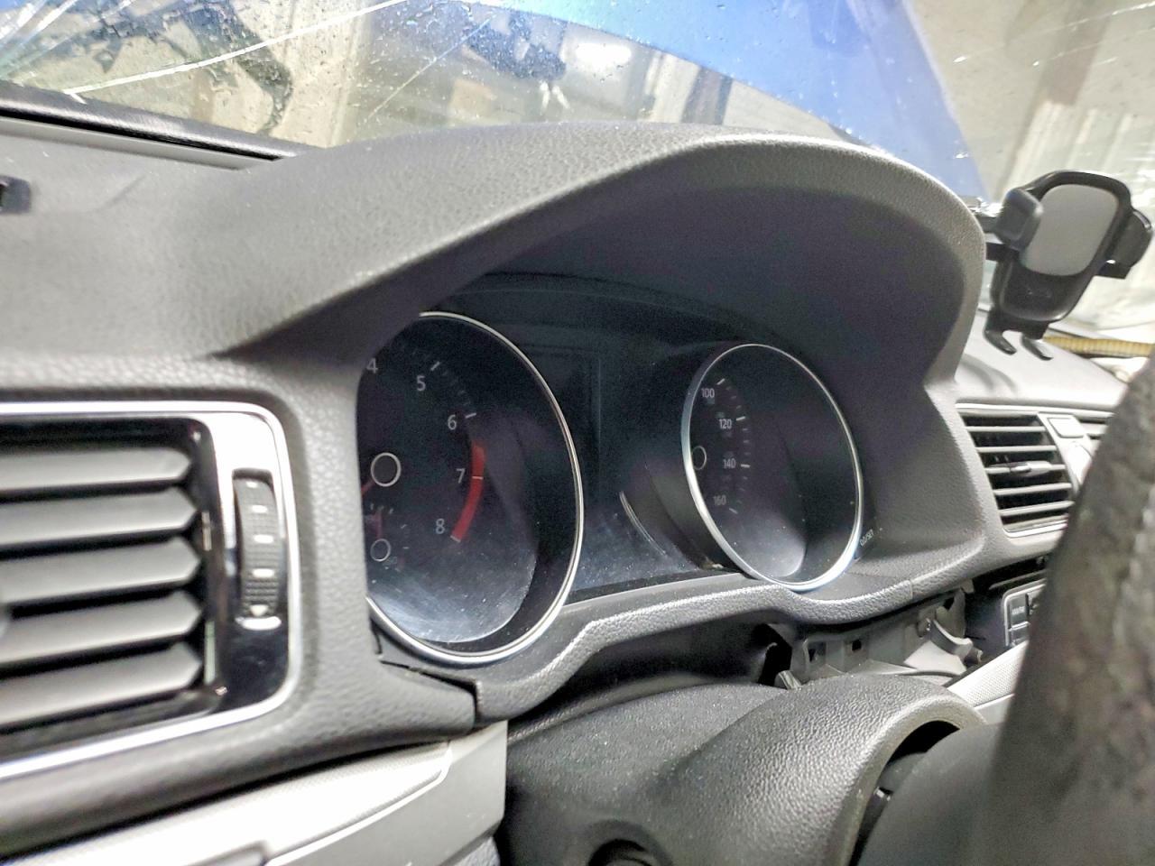 2016 VOLKSWAGEN Passat