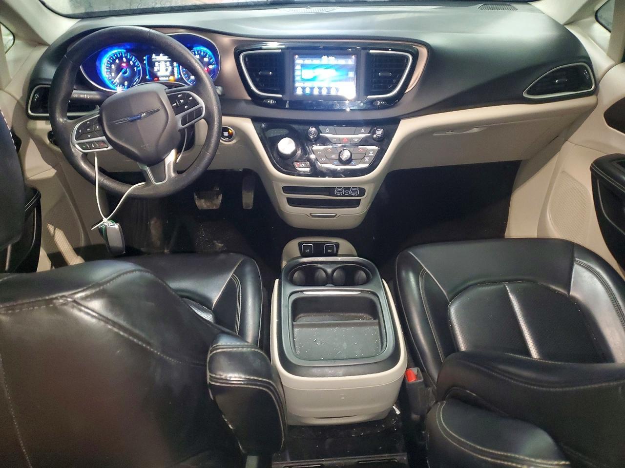 2021 CHRYSLER Voyager