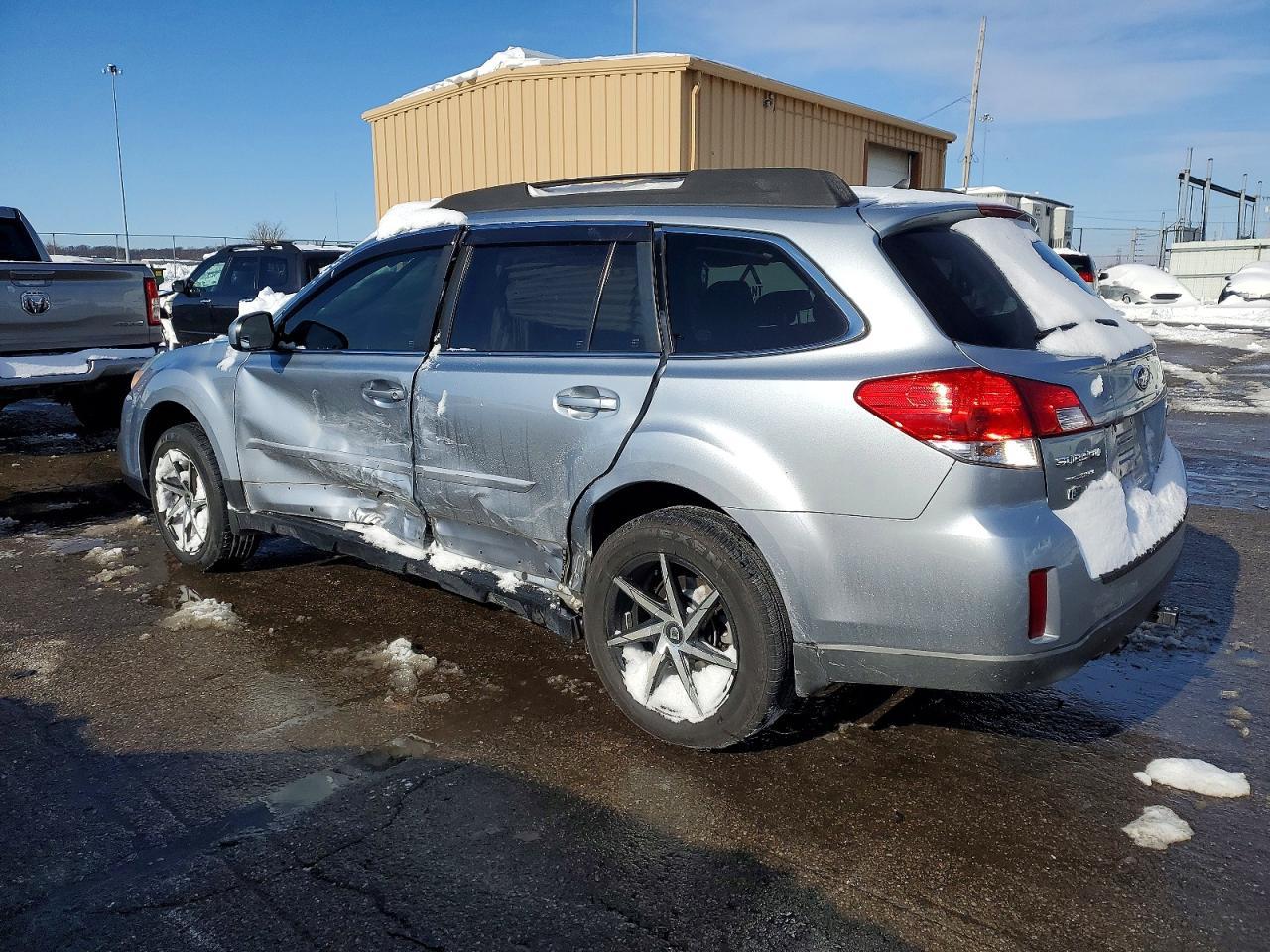 2013 SUBARU Outback