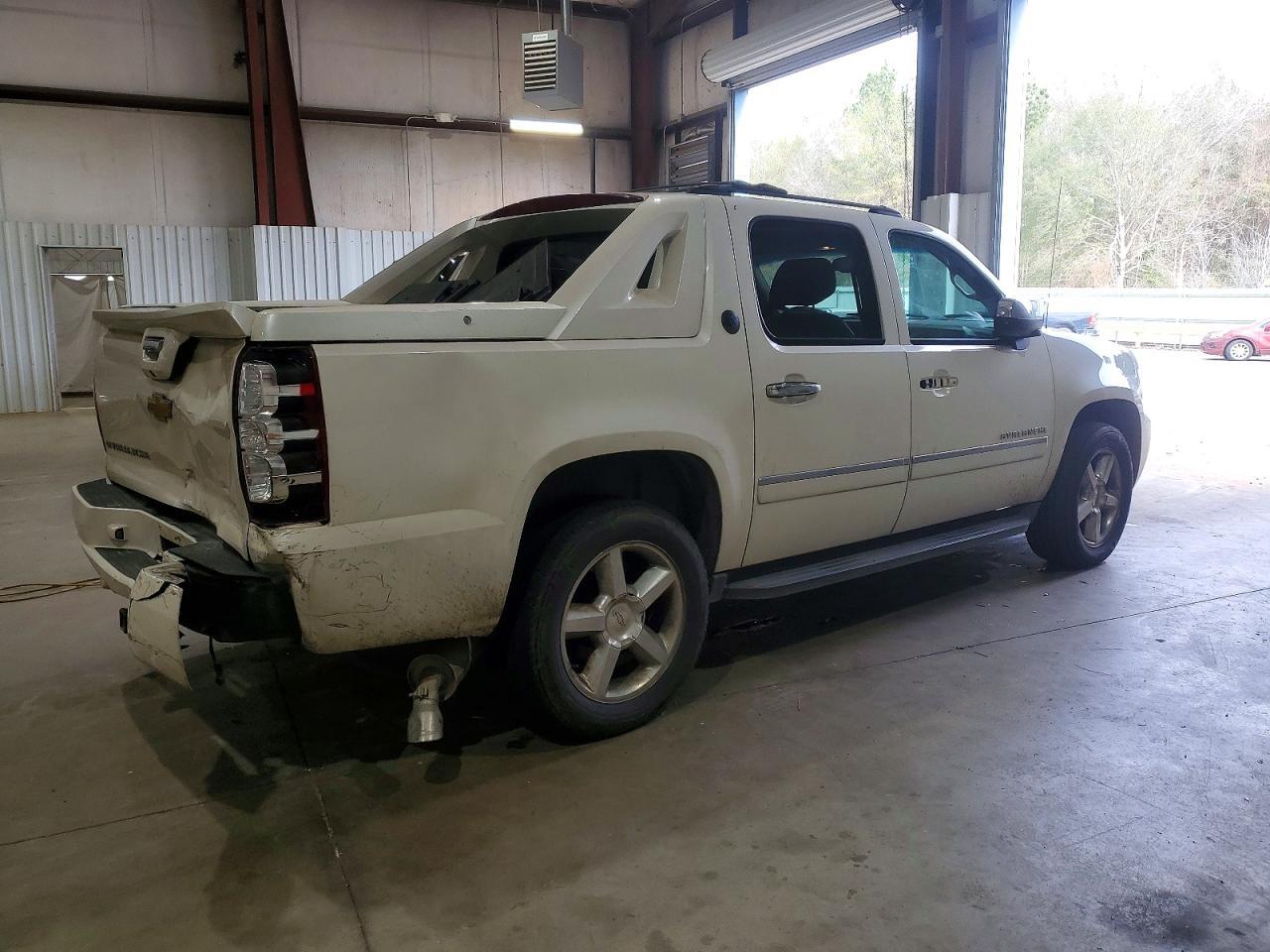 2013 CHEVROLET Avalanche