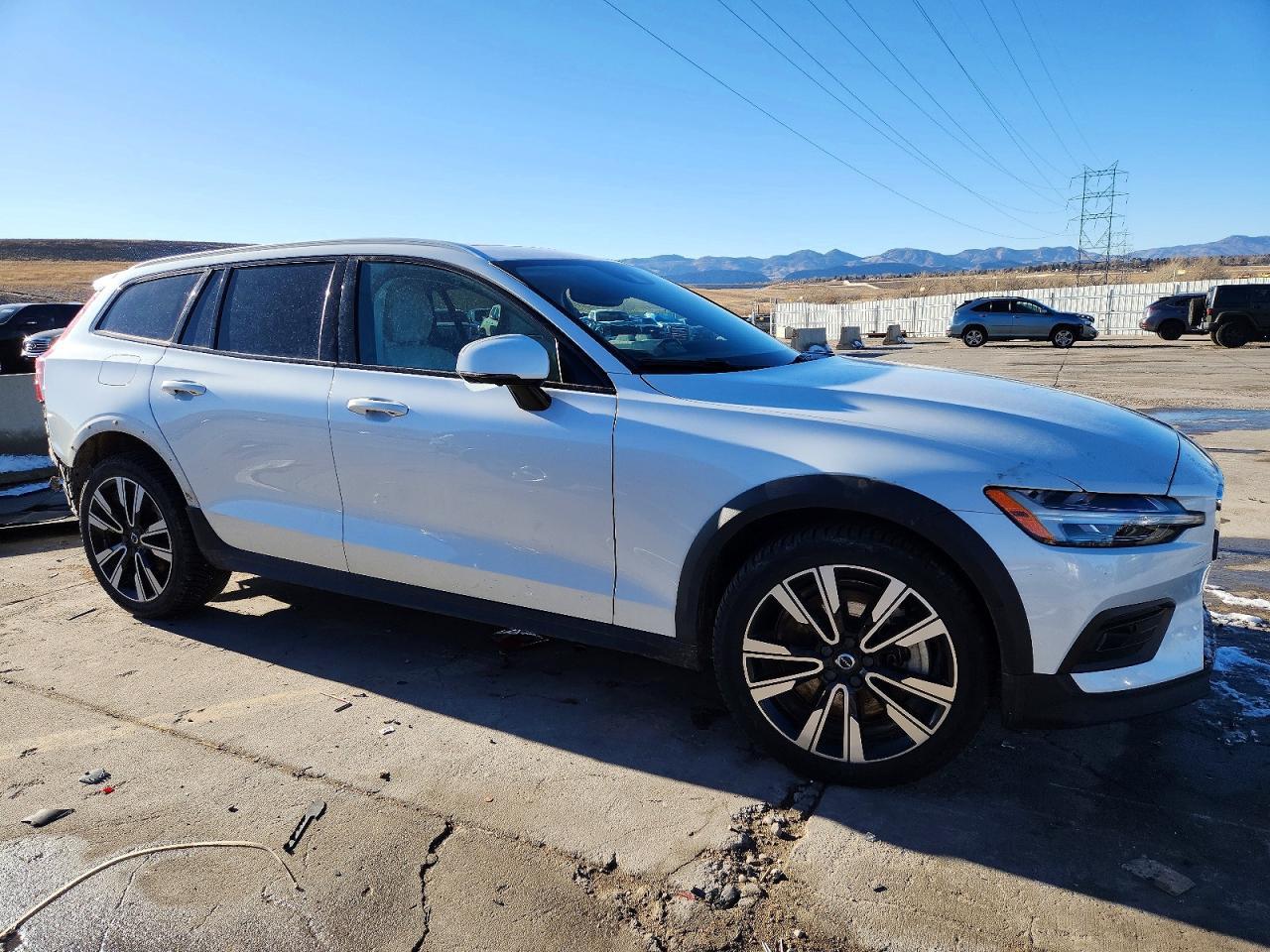 2022 Volv V60