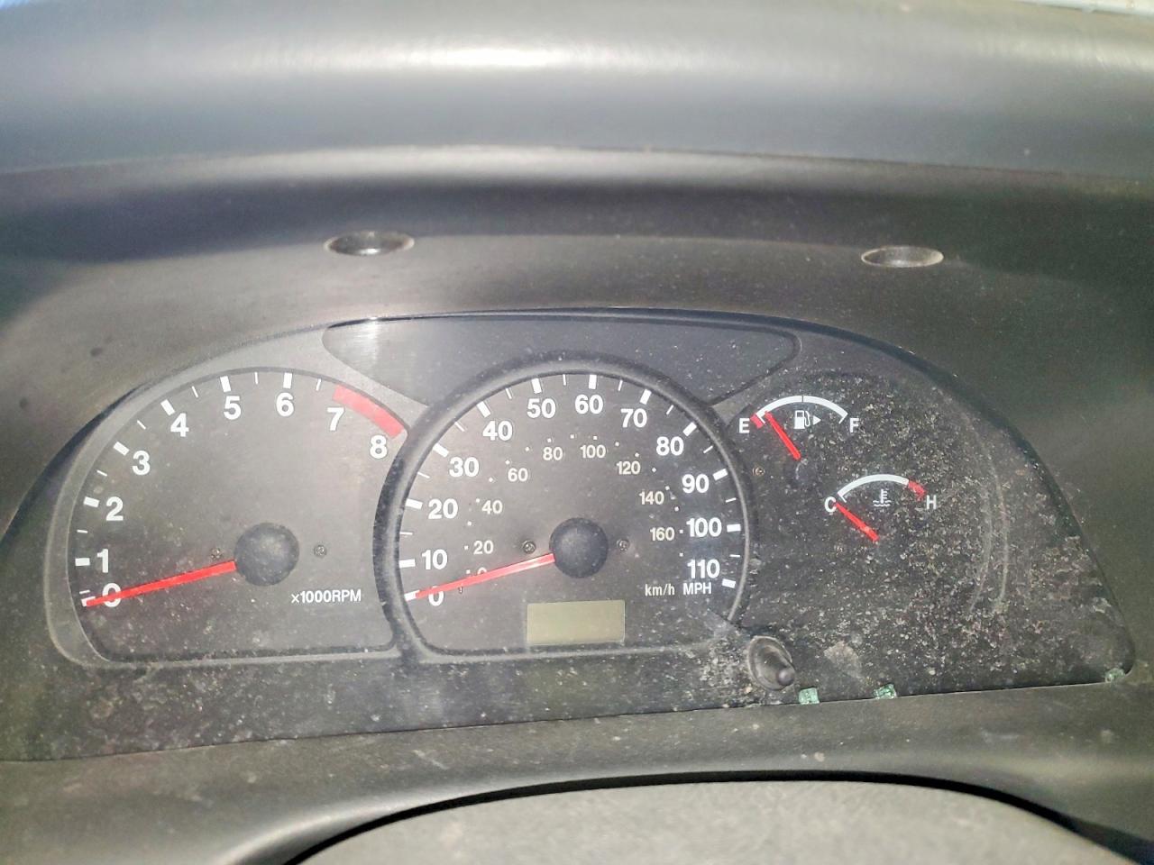2004 CHEVROLET TRACKER