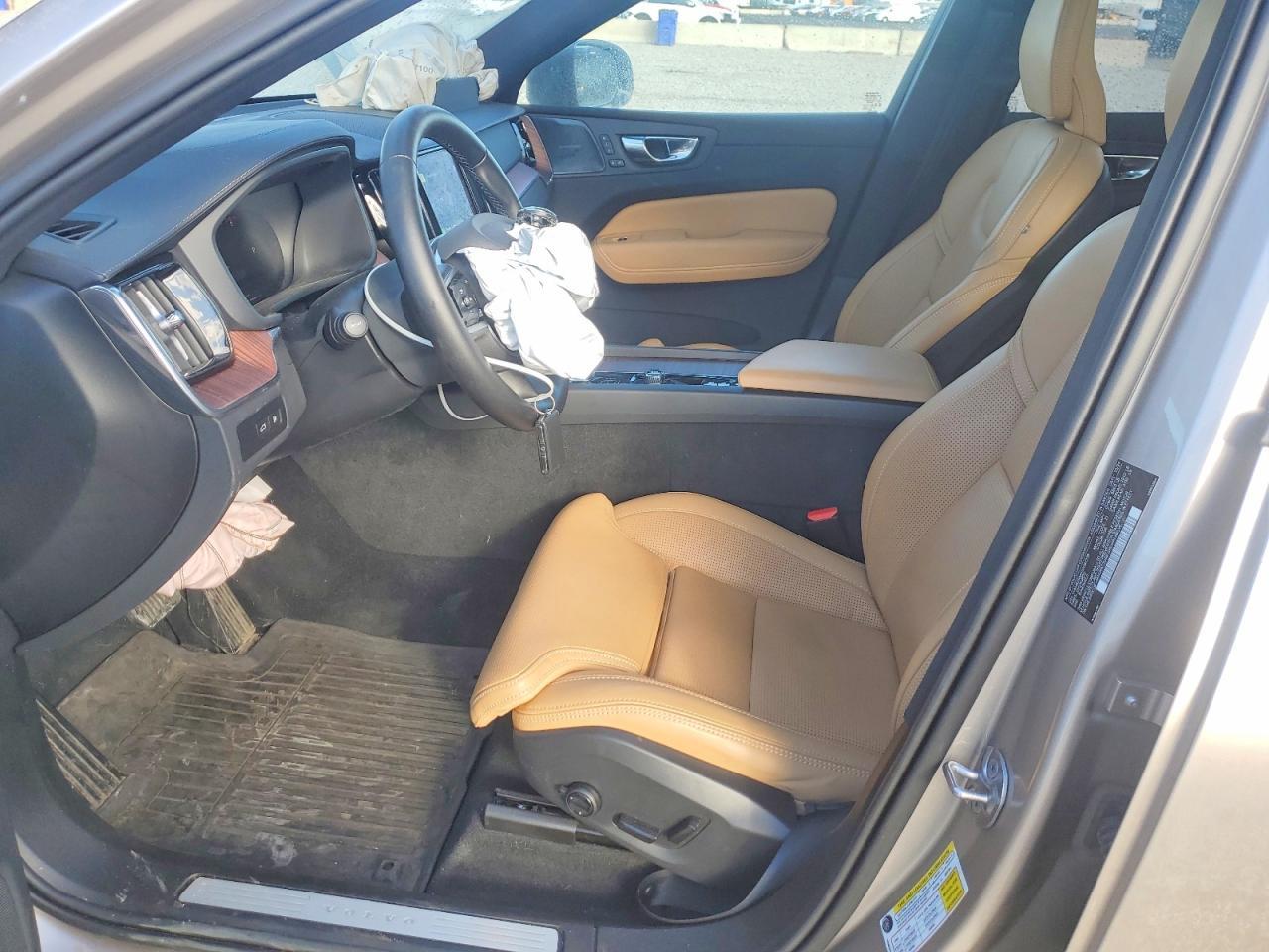 2025 VOLVO XC60