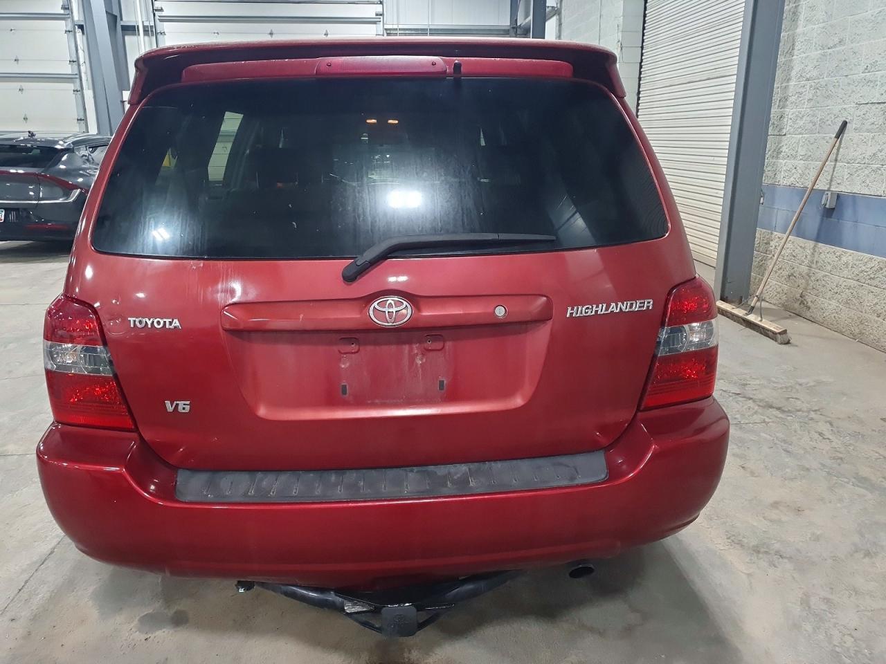 2004 TOYOTA HIGHLANDER
