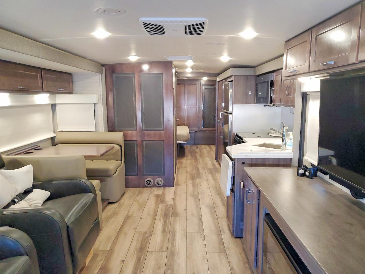 2021 FREIGHTLINER Chassis