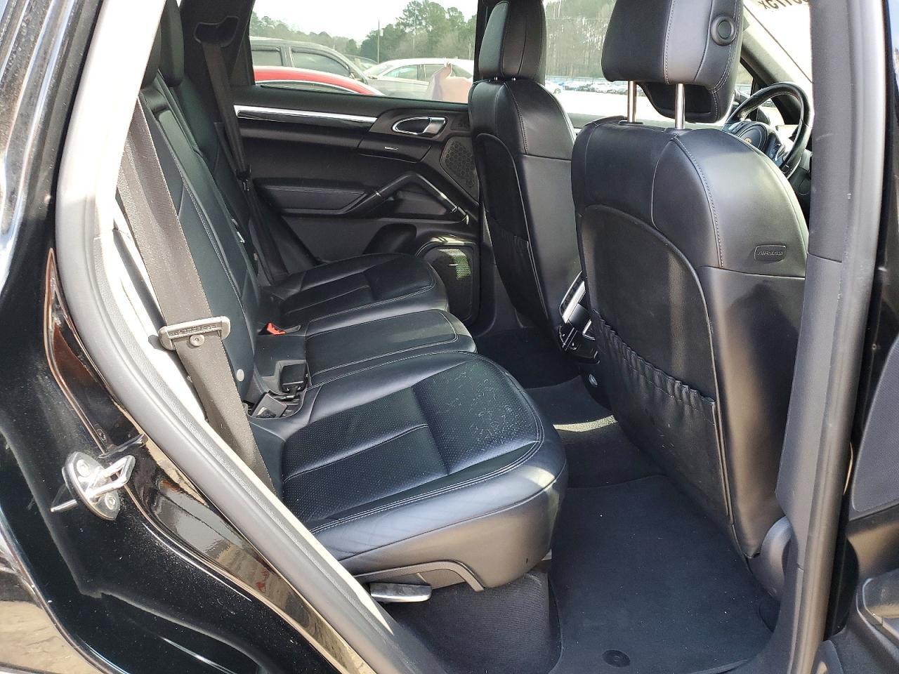 2014 PORSCHE CAYENNE
