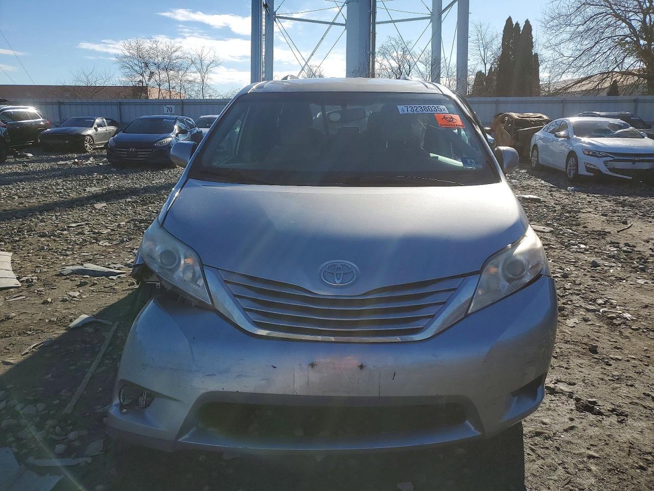 2016 TOYOTA SIENNA