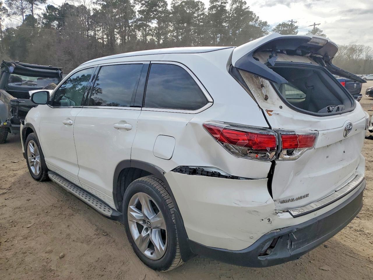 2016 TOYOTA HIGHLANDER