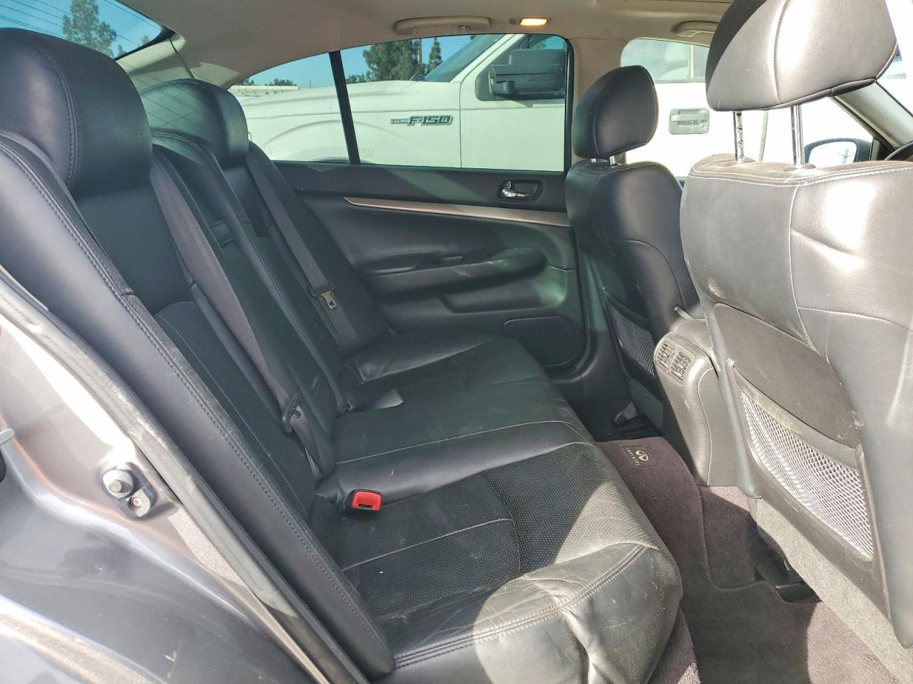 2011 INFINITI G37