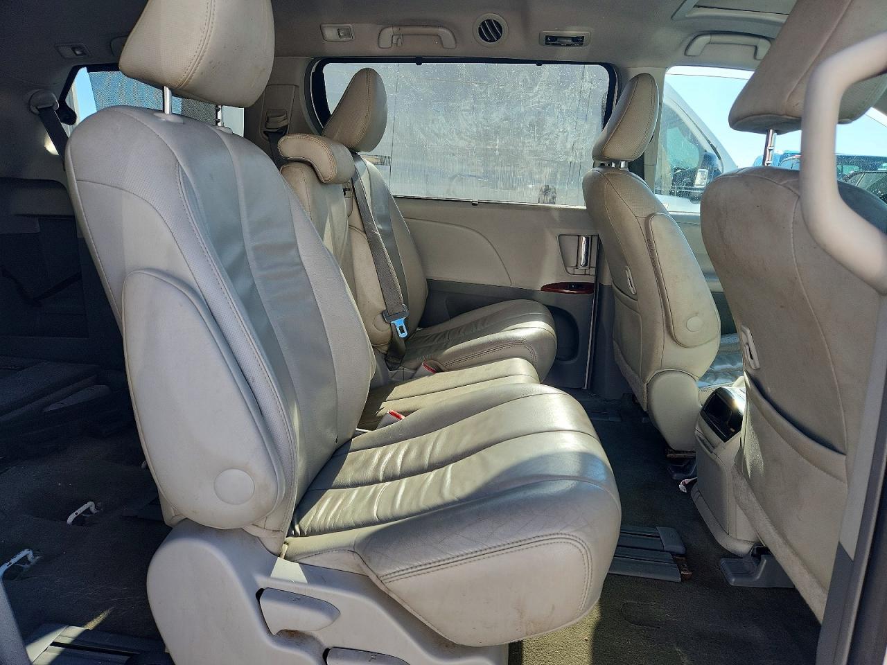 2014 TOYOTA SIENNA