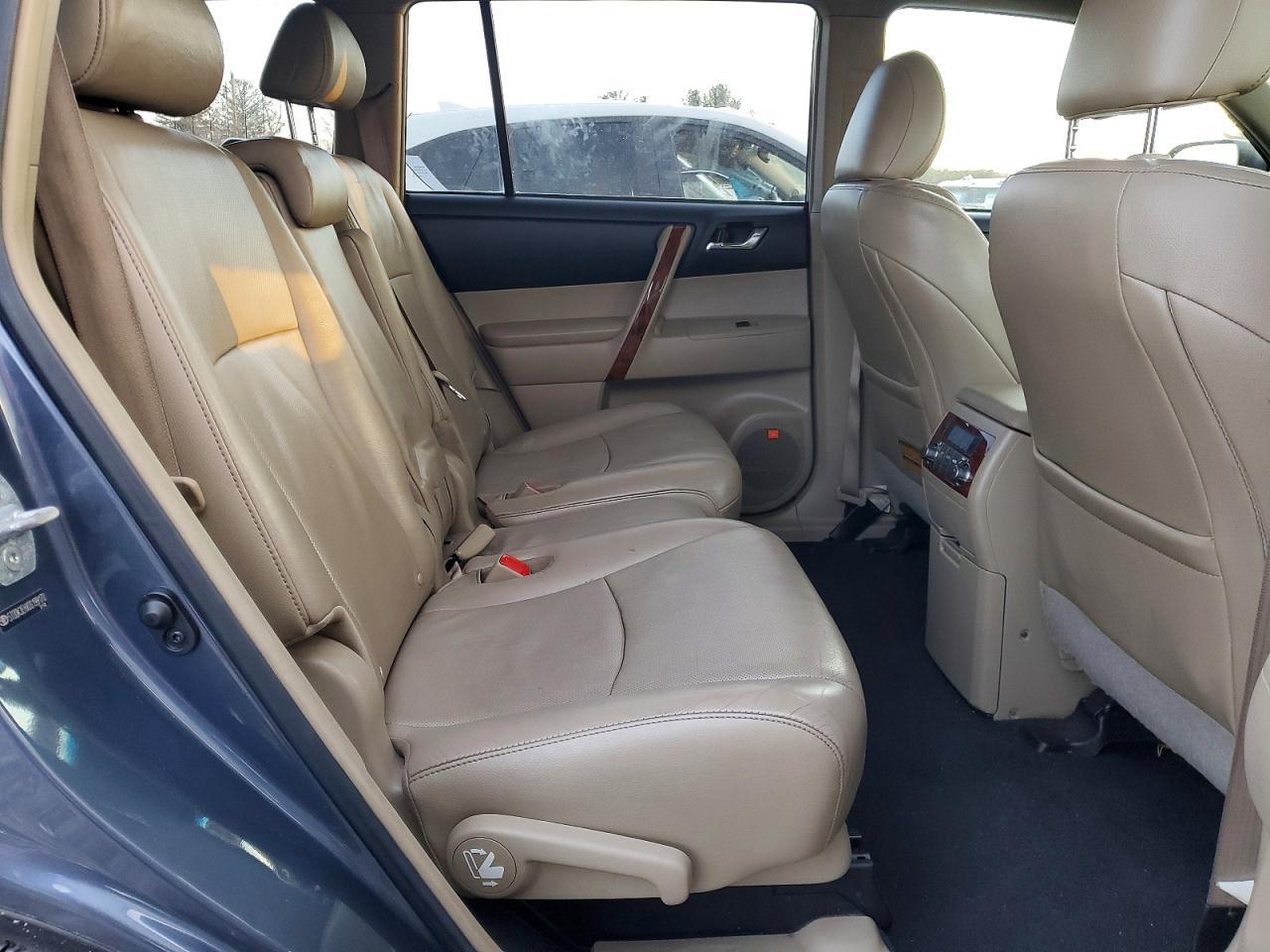 2013 TOYOTA HIGHLANDER