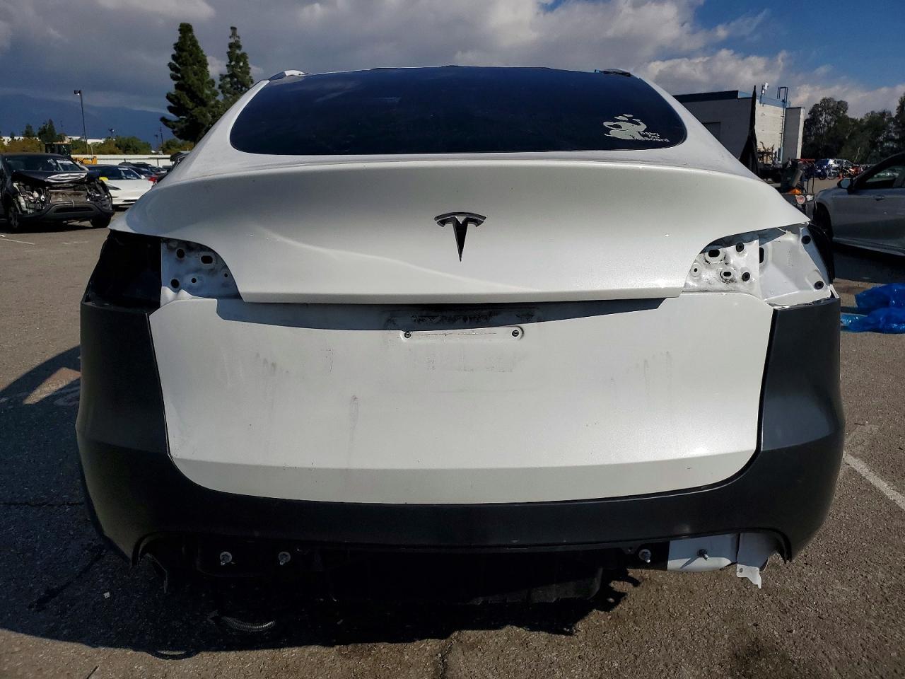 2024 TESLA MODEL Y