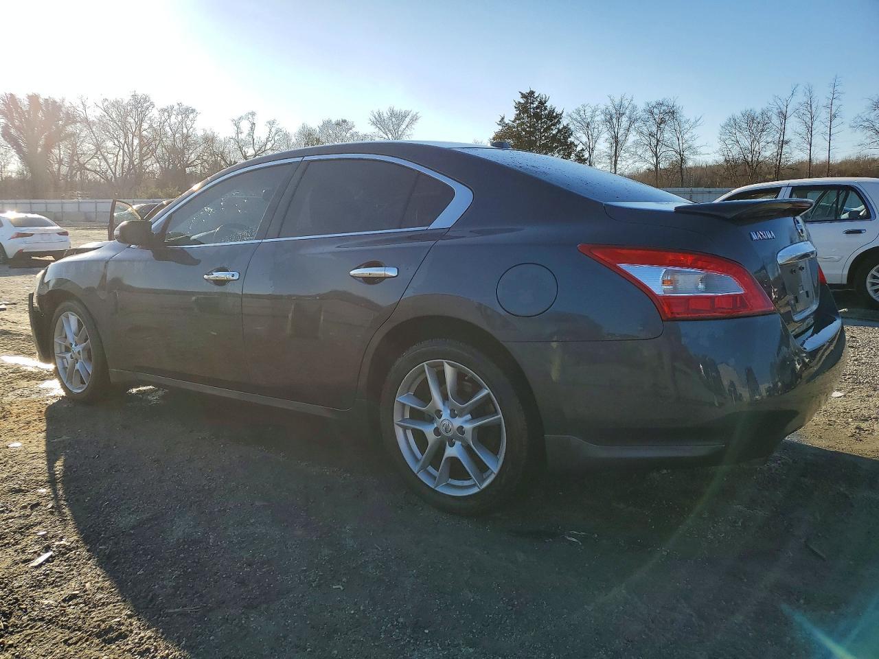 2010 NISSAN Maxima