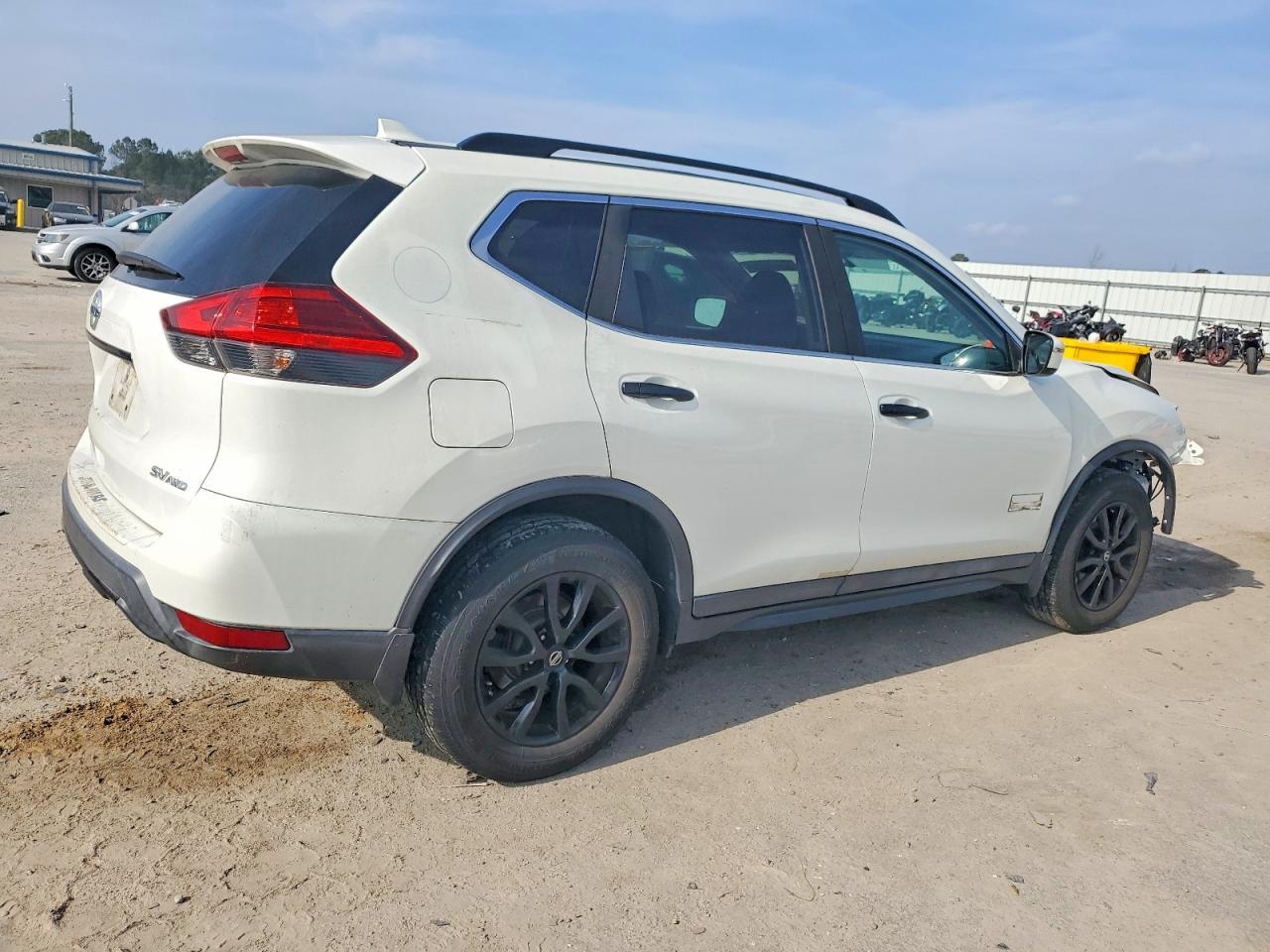 2017 NISSAN ROGUE