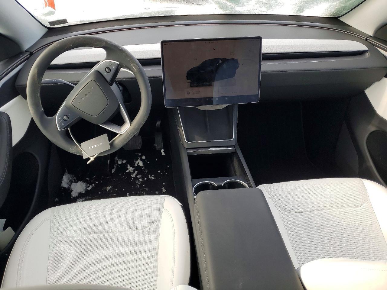 2026 TESLA MODEL Y