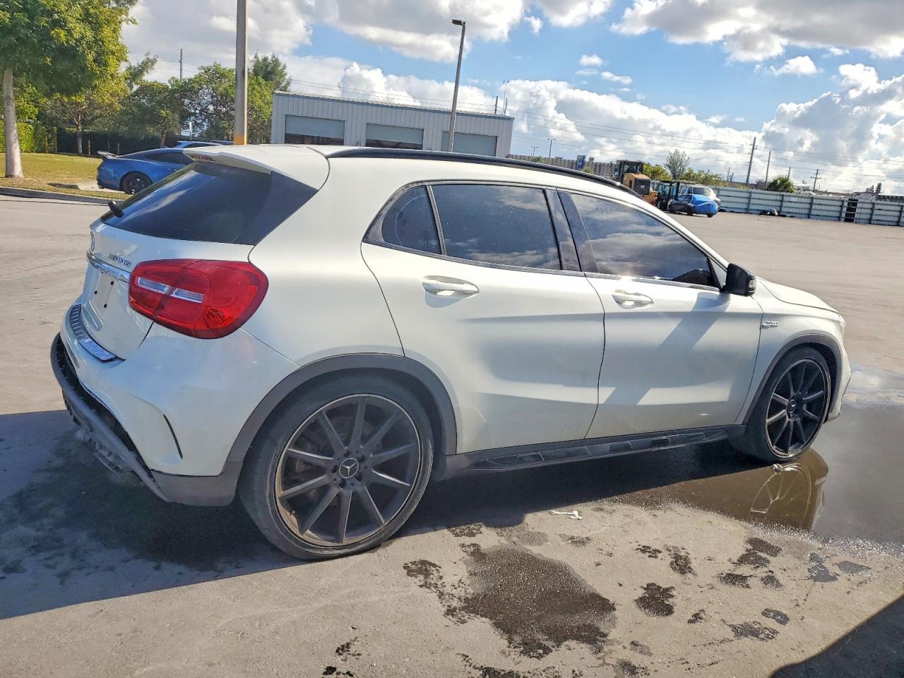 2015 MERCEDES-BENZ GLA-Class