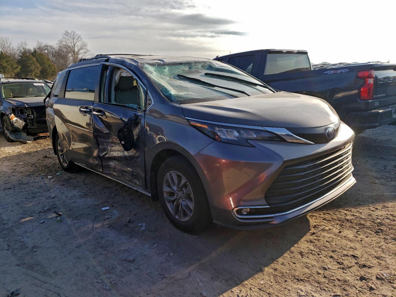 2024 TOYOTA SIENNA