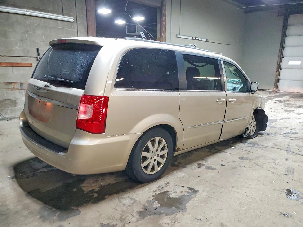 2014 CHRYSLER Town & Country