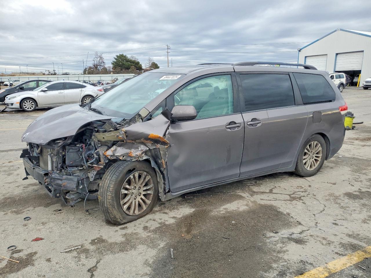 2012 TOYOTA SIENNA