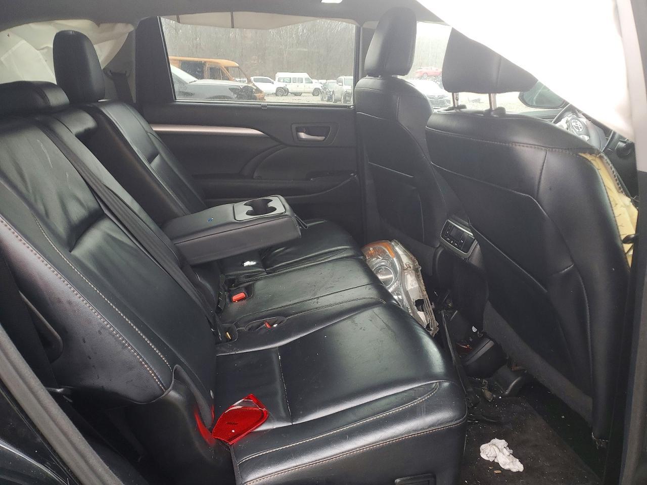 2016 TOYOTA HIGHLANDER
