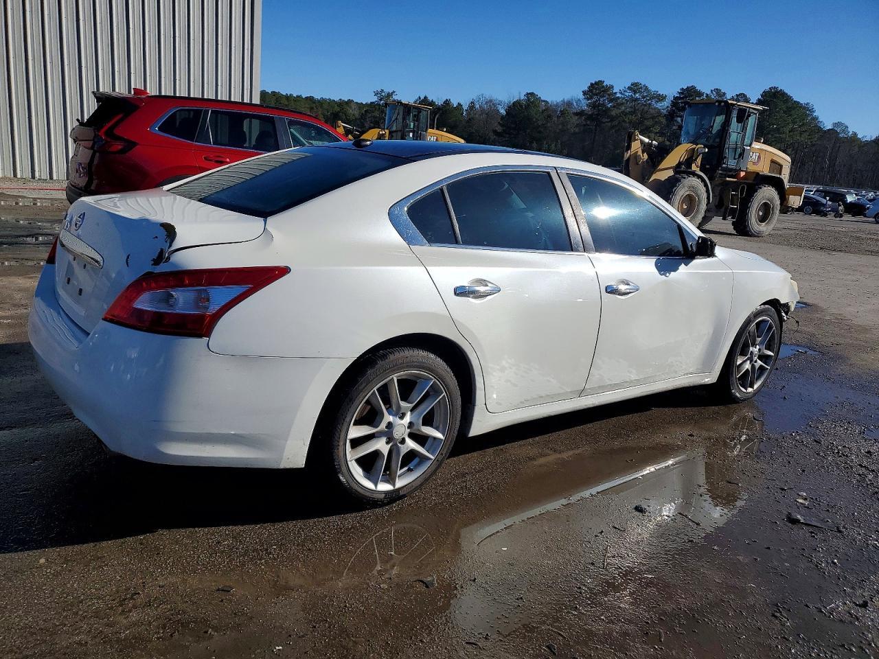 2010 NISSAN Maxima