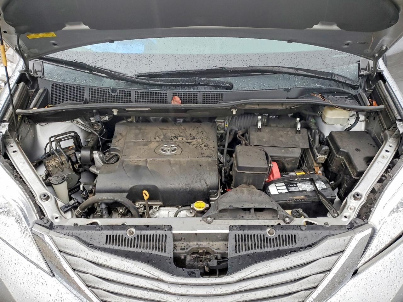 2014 TOYOTA SIENNA