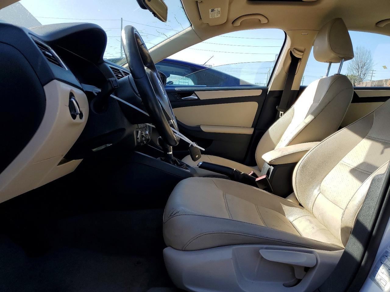 2011 VOLKSWAGEN JETTA