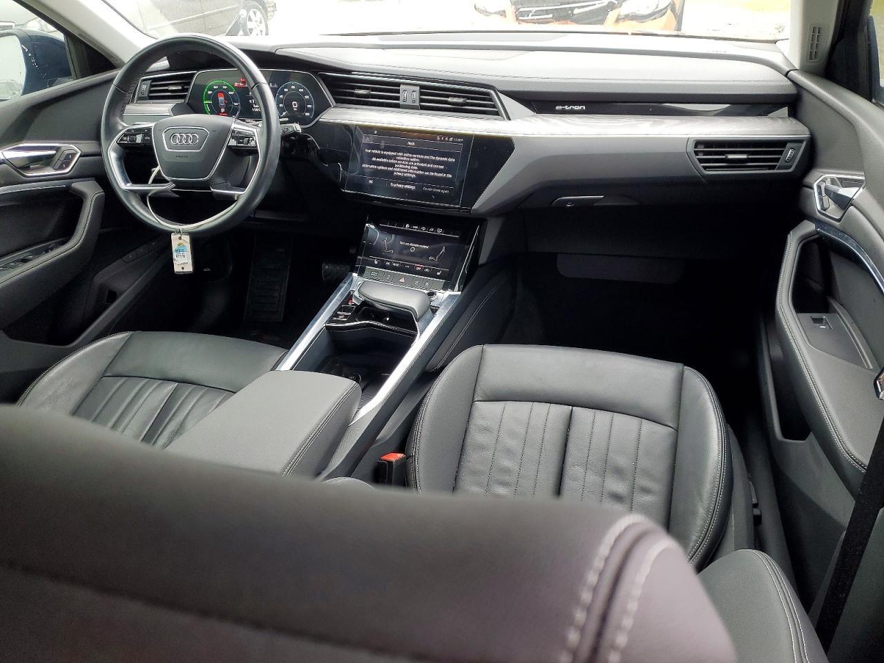 2024 AUDI Q8