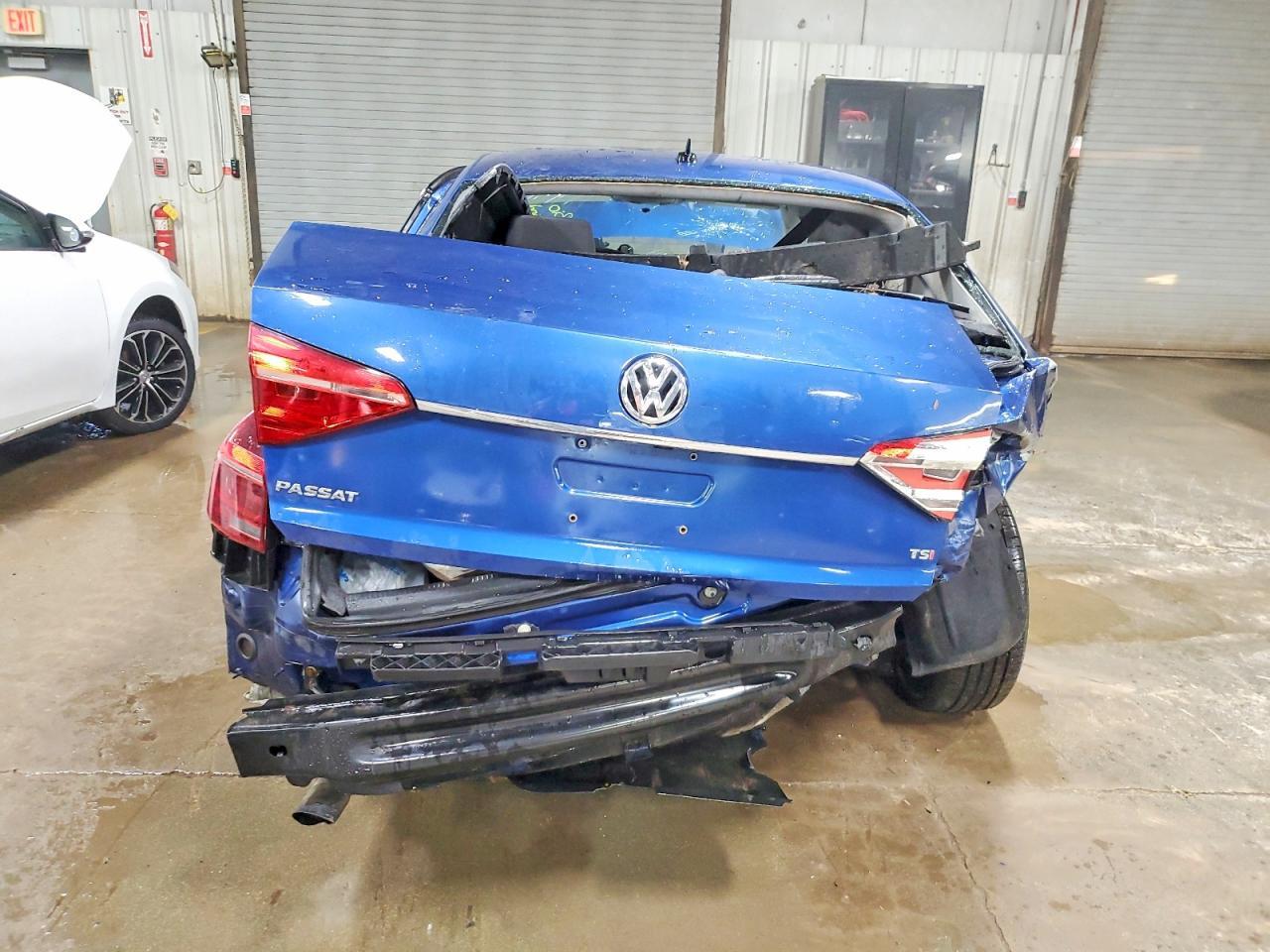 2016 VOLKSWAGEN Passat