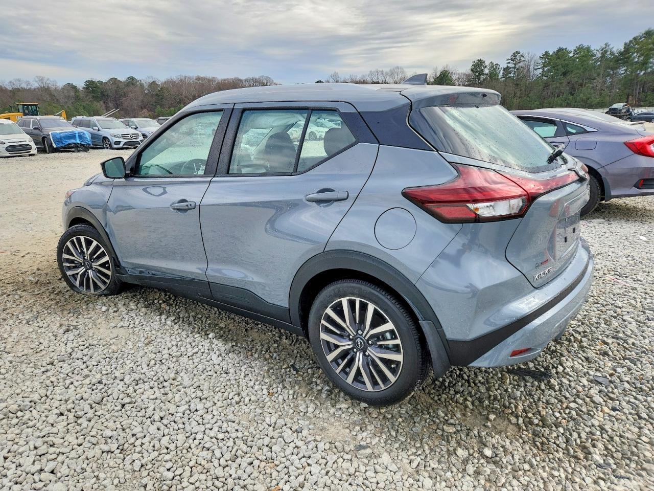 2024 NISSAN KICKS