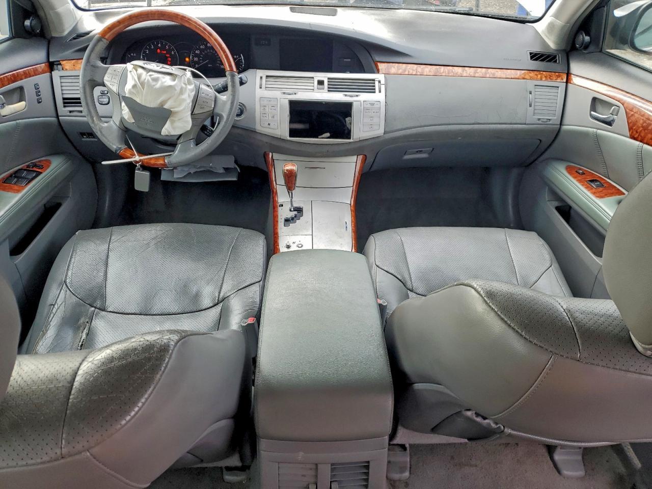 2005 TOYOTA Avalon