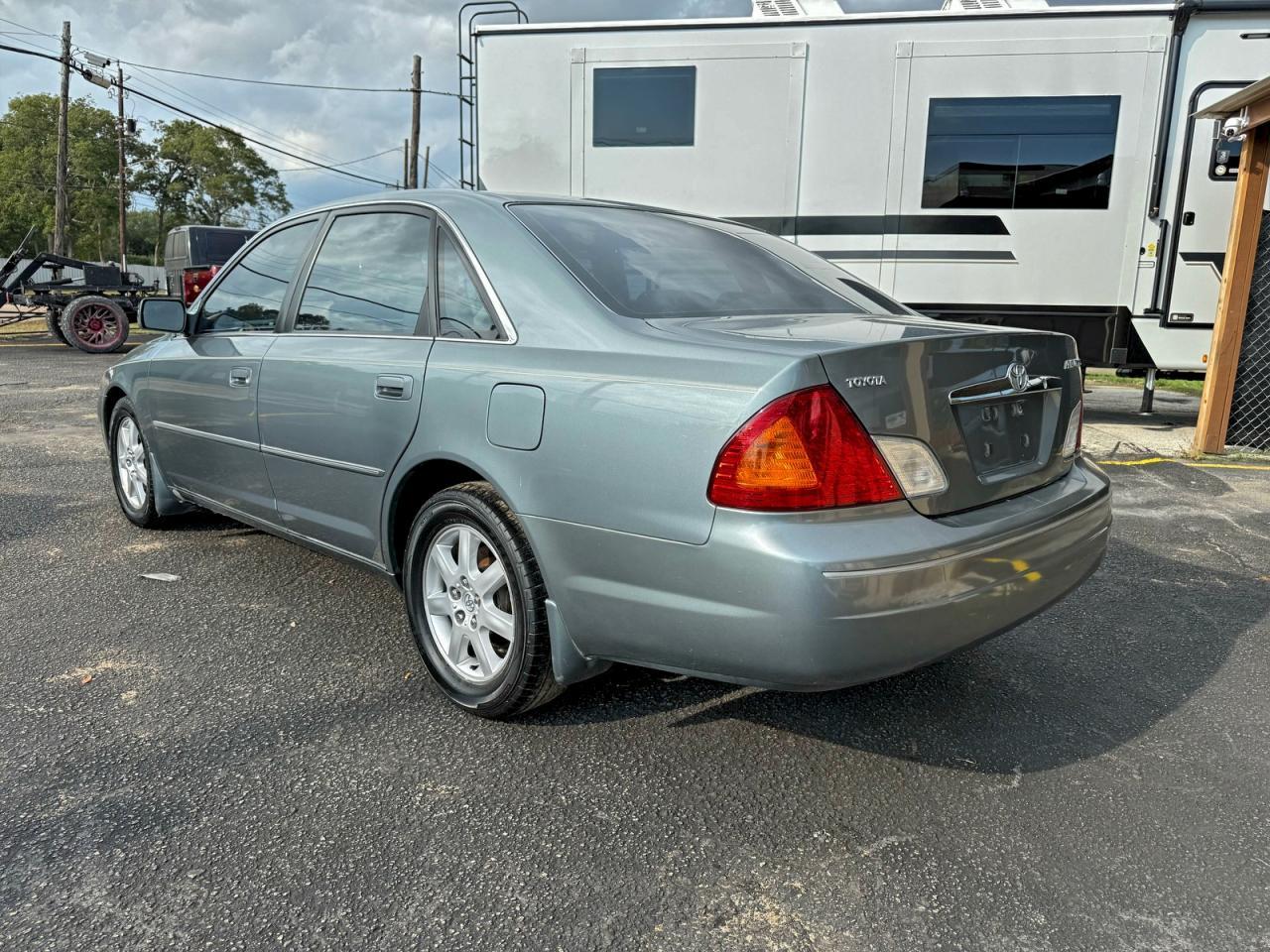 2001 TOYOTA Avalon