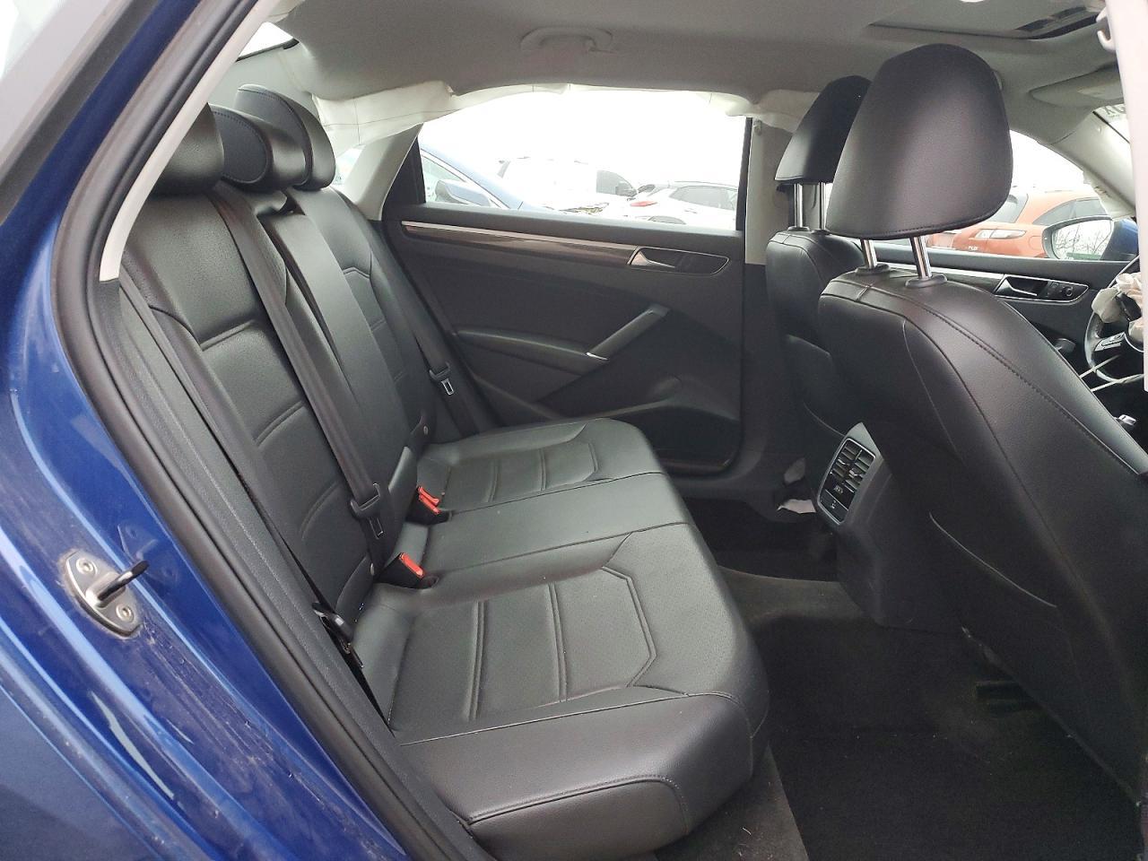 2017 VOLKSWAGEN Passat