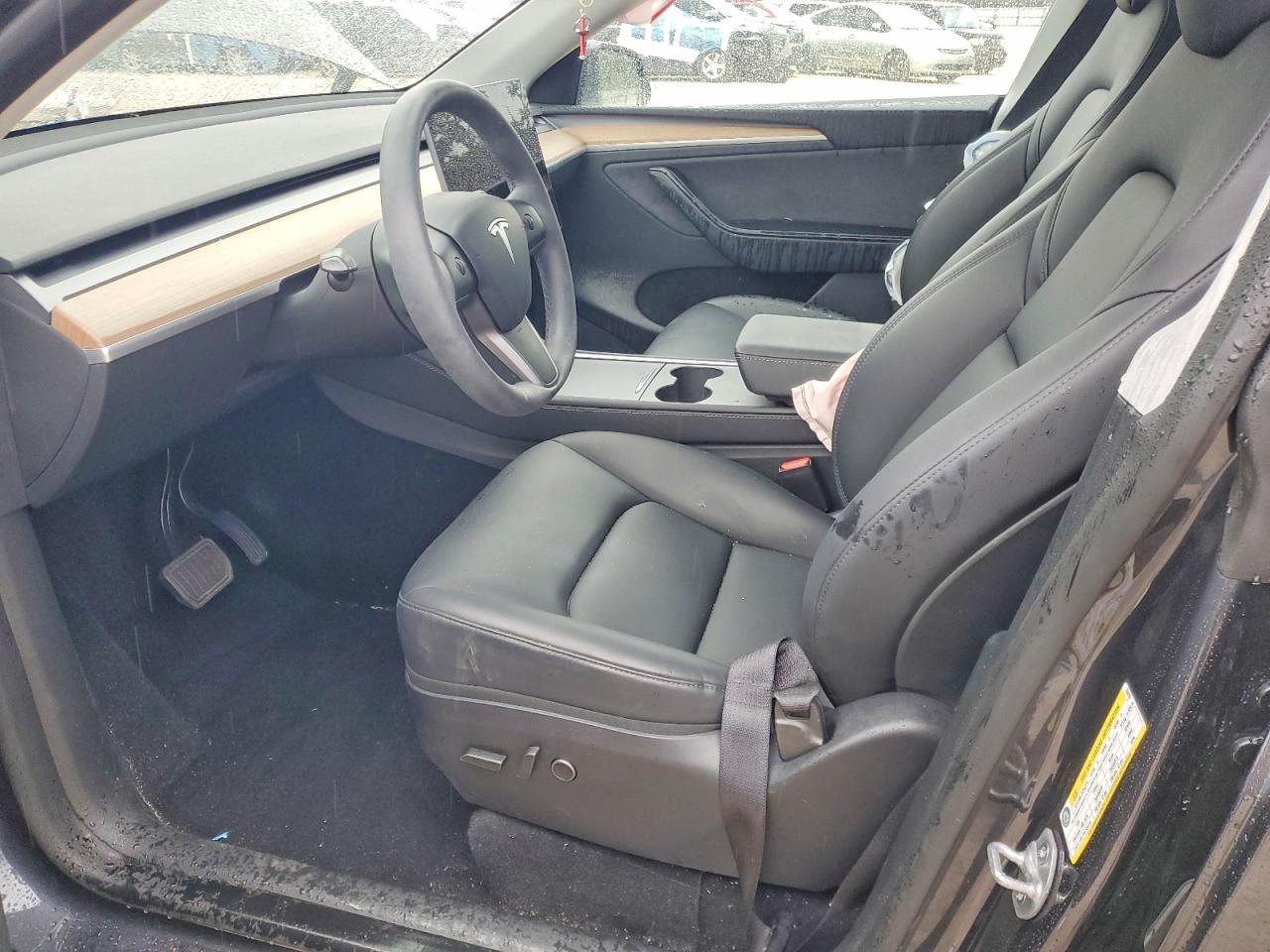 2025 TESLA MODEL Y