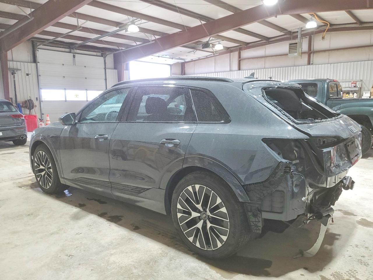 2024 AUDI Q8