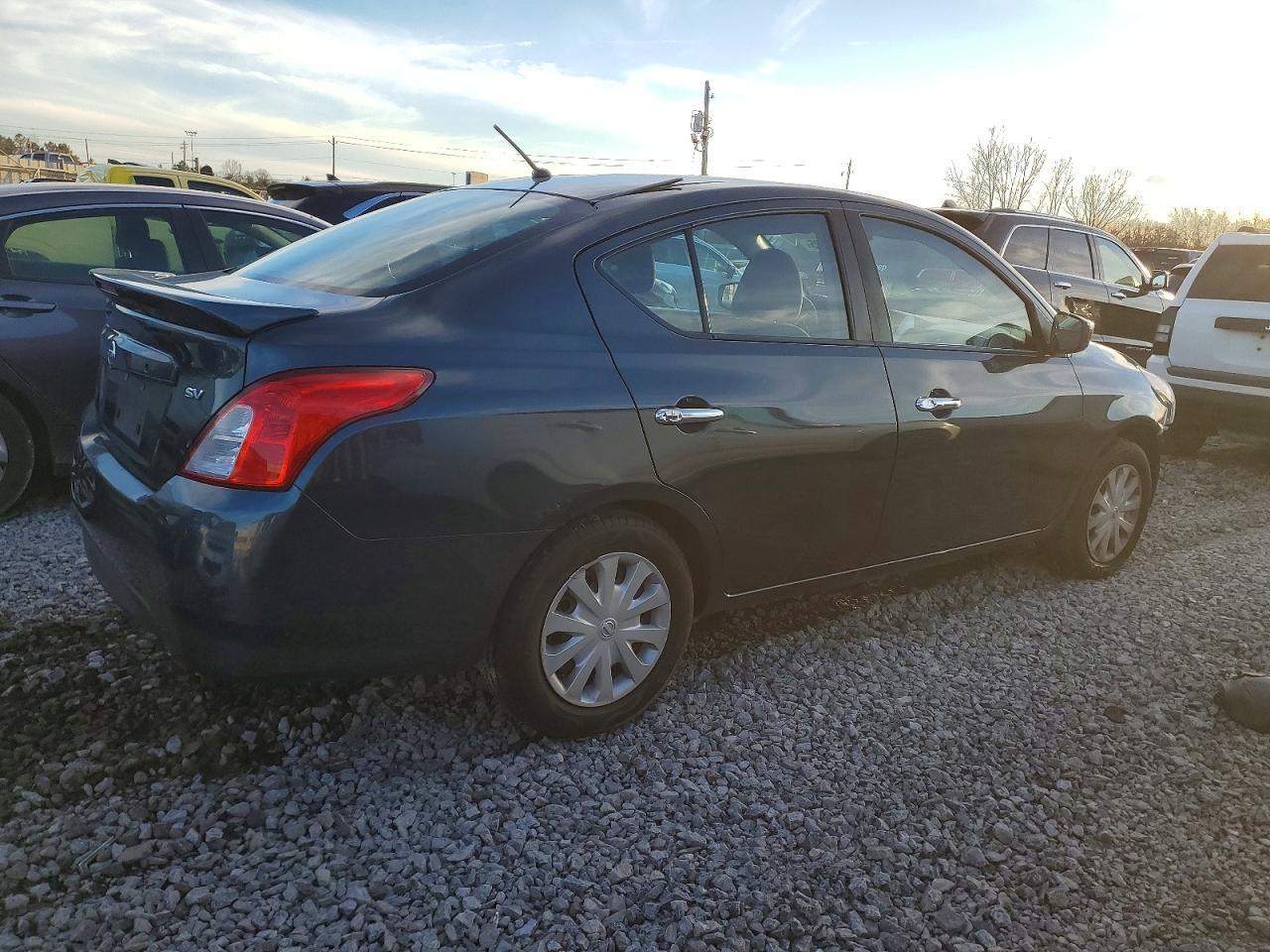 2017 NISSAN VERSA