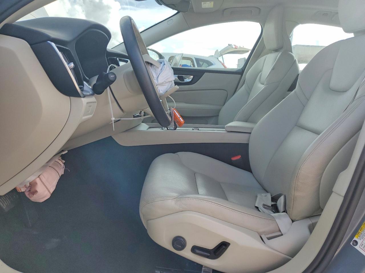 2024 VOLVO S60
