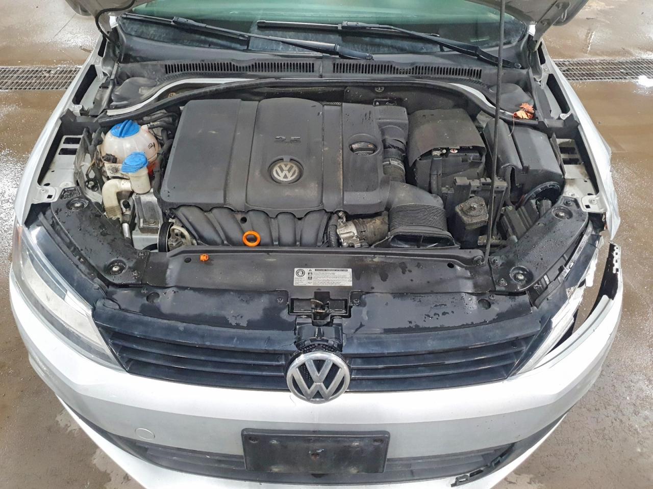 2011 VOLKSWAGEN JETTA